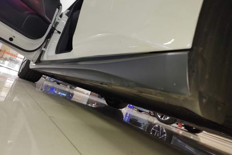 Used Nio ET5 2024 75 kWh Left Side Sill