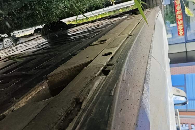 Used Nio ET5 2024 75 kWh Left Side Sill