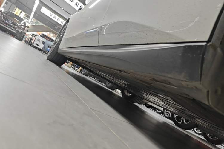 Used Nio ET5 2024 75 kWh Left Side Sill