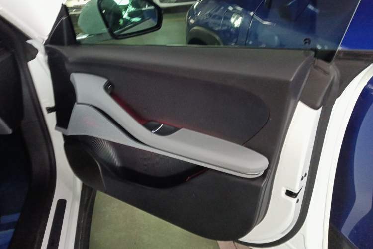 Used Nio ET5 2024 75 kWh Right Front Door Interior