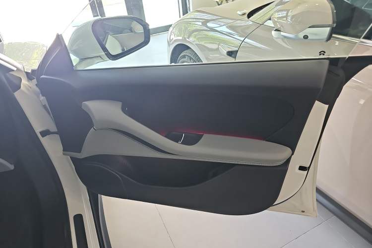 Used Nio ET5 2024 75 kWh Right Front Door Interior