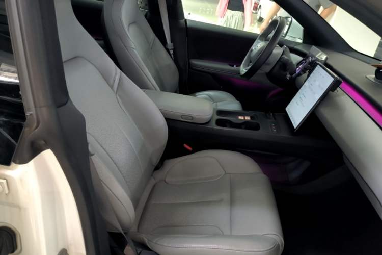 Used Nio ET5 2024 75 kWh Right Front Seat