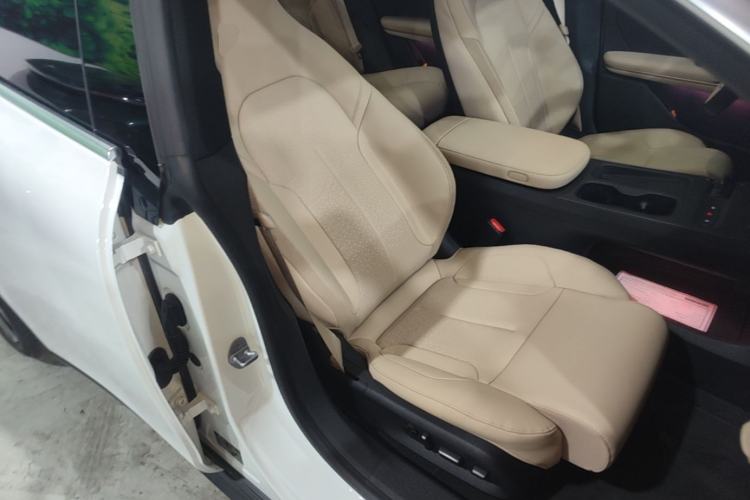 Used Nio ET5 2024 75 kWh Right Front Seat