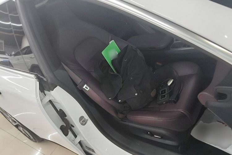 Used Nio ET5 2024 75 kWh Right Front Seat