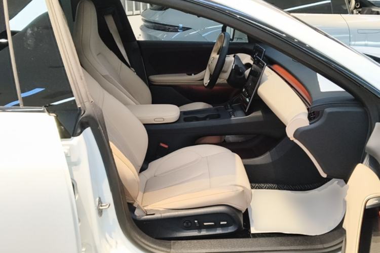 Used Nio ET5 2024 75 kWh Right Front Seat