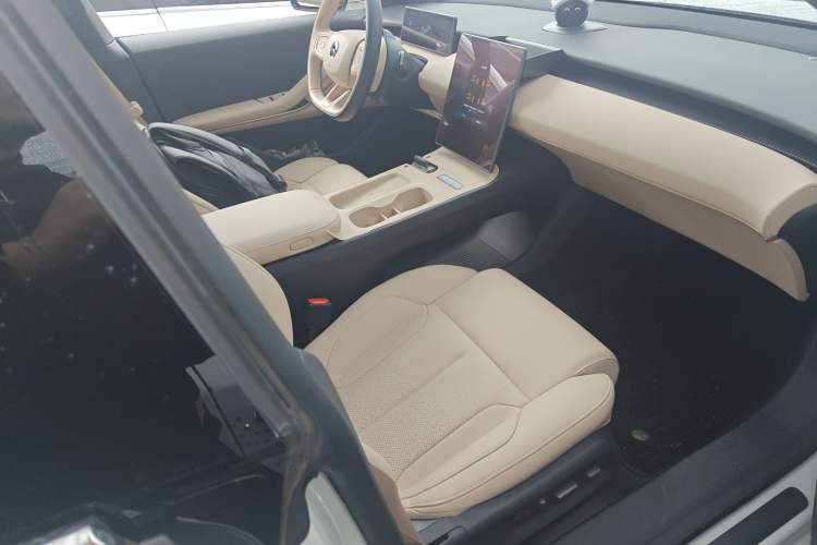 Used Nio ET5 2024 75 kWh Right Front Seat