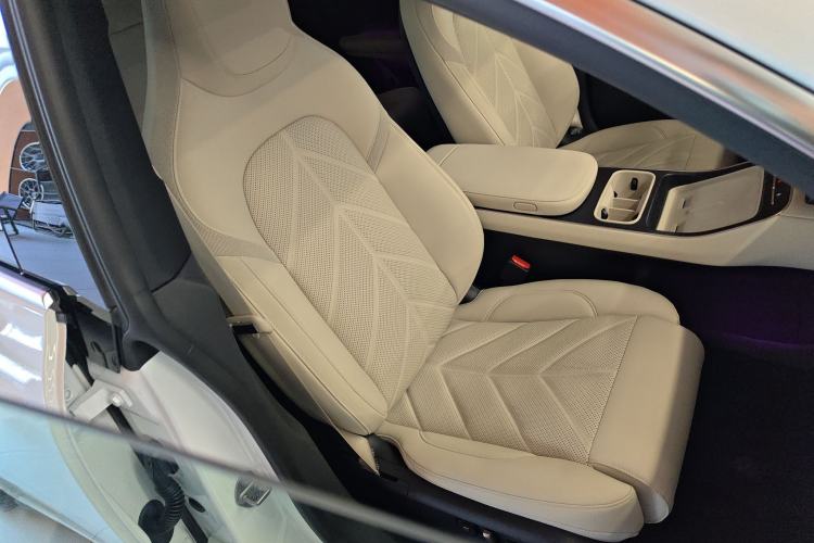 Used Nio ET5 2024 75 kWh Right Front Seat