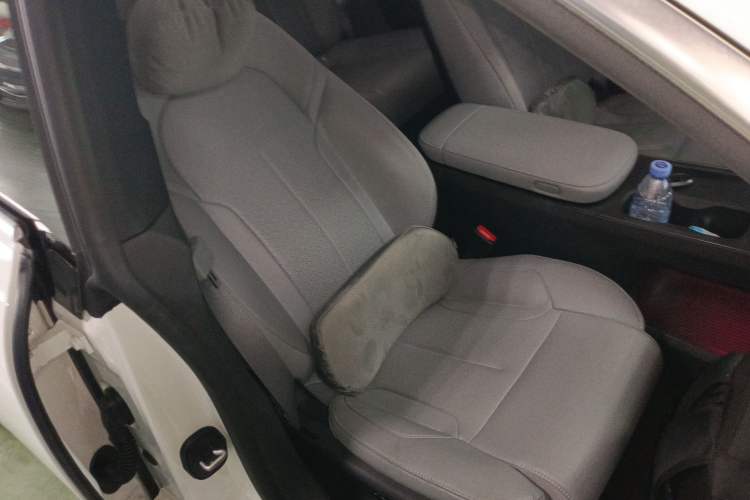 Used Nio ET5 2024 75 kWh Right Front Seat