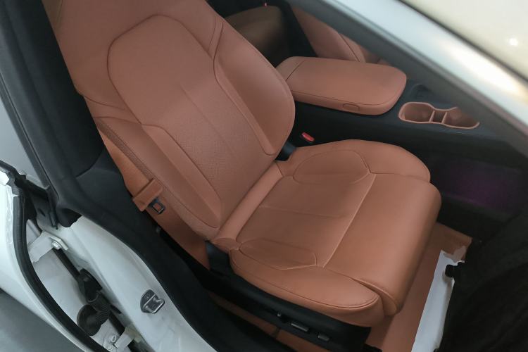 Used Nio ET5 2024 75 kWh Right Front Seat