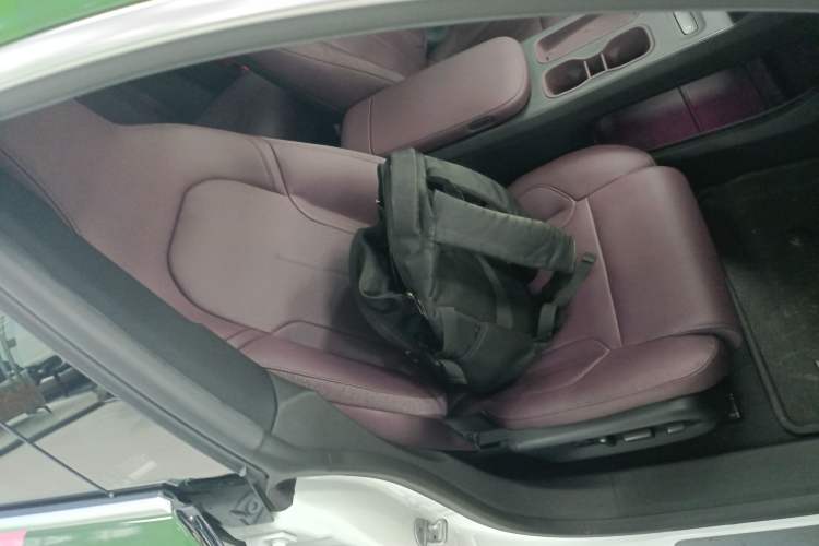 Used Nio ET5 2024 75 kWh Right Front Seat