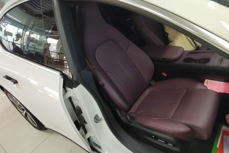Used Nio ET5 2024 75 kWh Right Front Seat