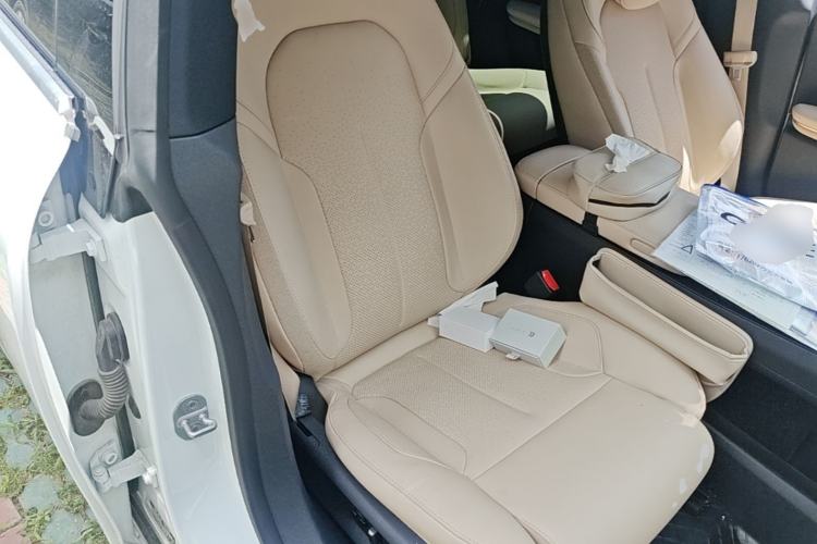 Used Nio ET5 2024 75 kWh Right Front Seat
