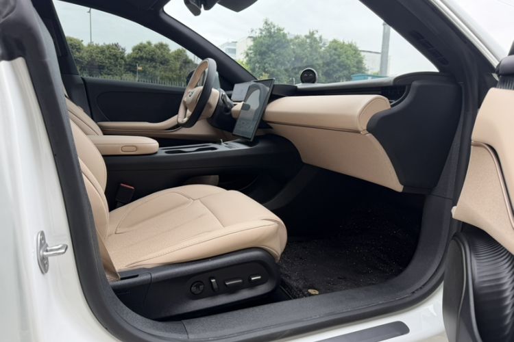 Used Nio ET5 2024 75 kWh Right Front Seat