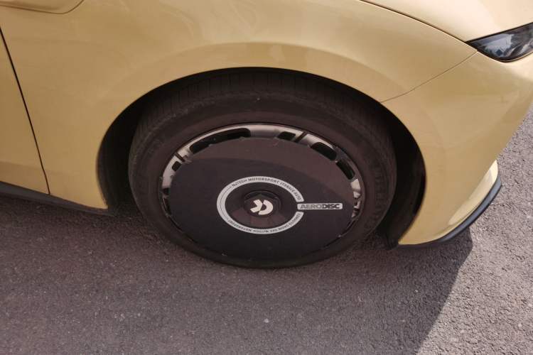 Used Nio ET5 2024 75 kWh Right Front Wheel Hub