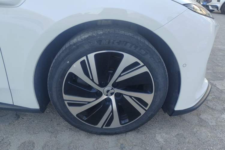 Used Nio ET5 2024 75 kWh Right Front Wheel Hub