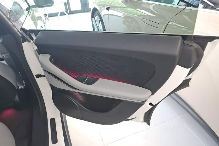 Used Nio ET5 2024 75 kWh Right Rear Door Interior