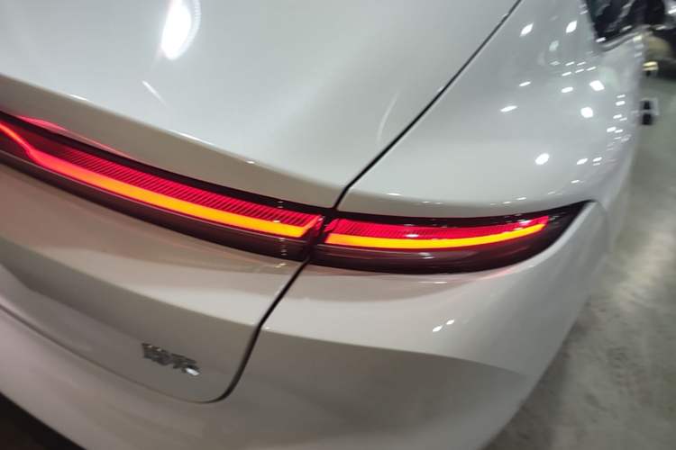 Used Nio ET5 2024 75 kWh Right Rear Taillight