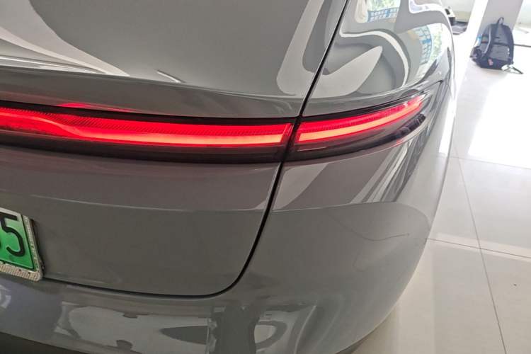 Used Nio ET5 2024 75 kWh Right Rear Taillight