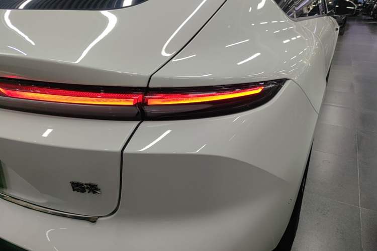 Used Nio ET5 2024 75 kWh Right Rear Taillight