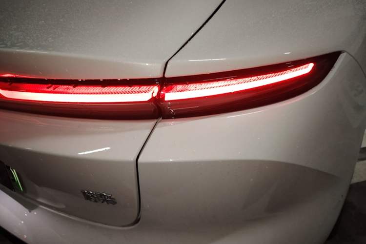 Used Nio ET5 2024 75 kWh Right Rear Taillight