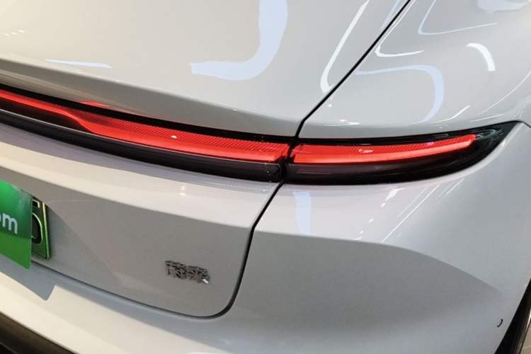 Used Nio ET5 2024 75 kWh Right Rear Taillight