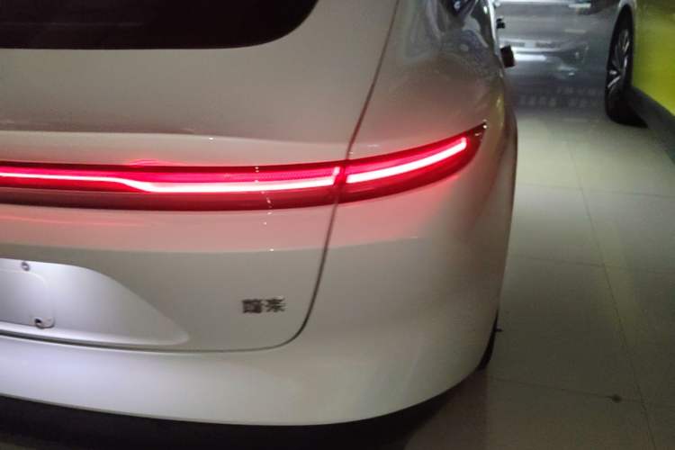 Used Nio ET5 2024 75 kWh Right Rear Taillight