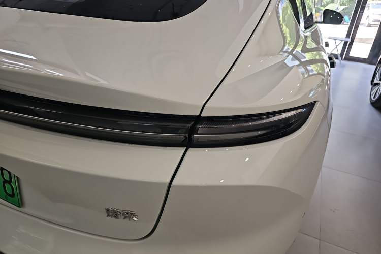 Used Nio ET5 2024 75 kWh Right Rear Taillight
