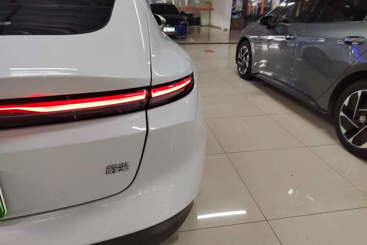Used Nio ET5 2024 75 kWh Right Rear Taillight