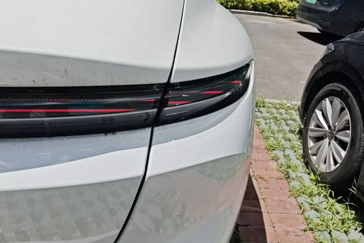 Used Nio ET5 2024 75 kWh Right Rear Taillight