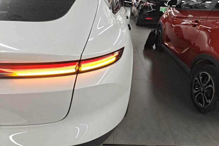 Used Nio ET5 2024 75 kWh Right Rear Taillight