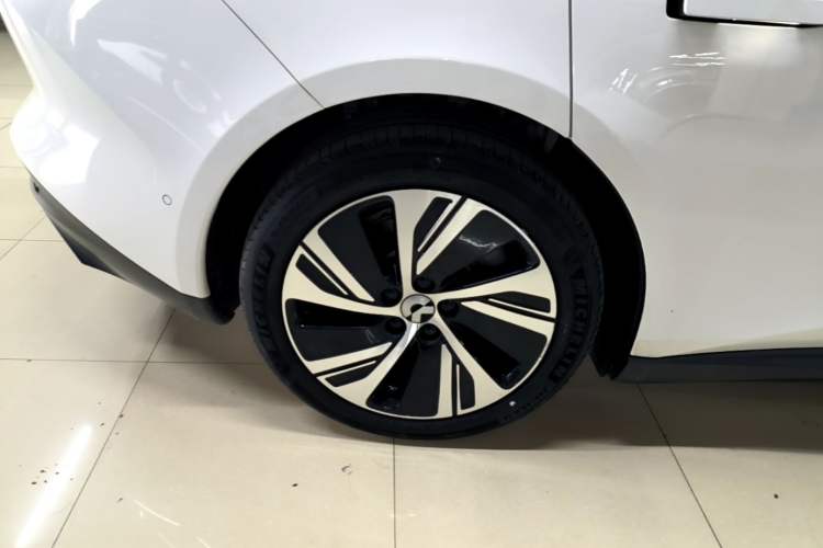 Used Nio ET5 2024 75 kWh Right Rear Wheel Hub
