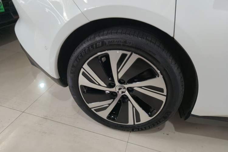 Used Nio ET5 2024 75 kWh Right Rear Wheel Hub