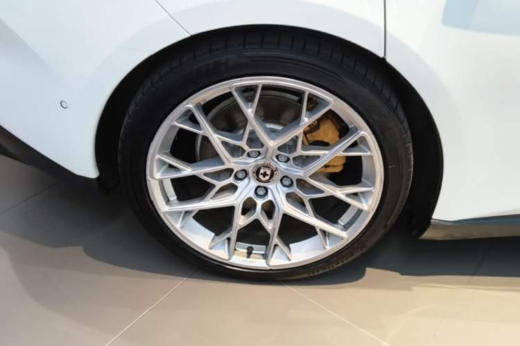 Used Nio ET5 2024 75 kWh Right Rear Wheel Hub