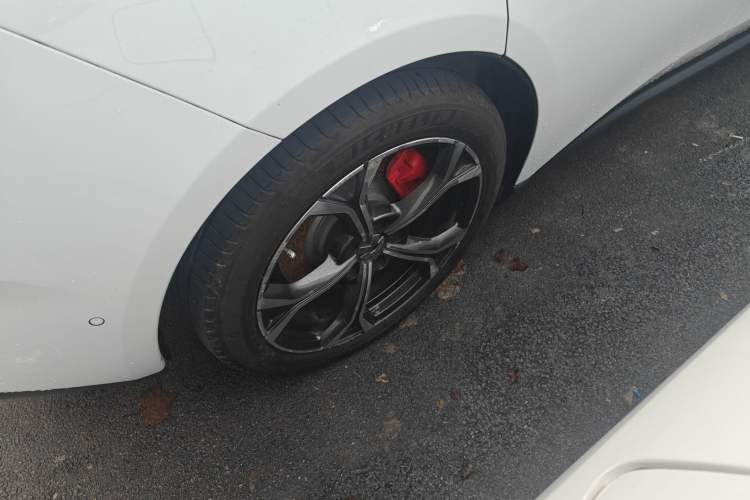 Used Nio ET5 2024 75 kWh Right Rear Wheel Hub