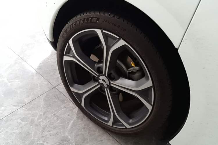 Used Nio ET5 2024 75 kWh Right Rear Wheel Hub