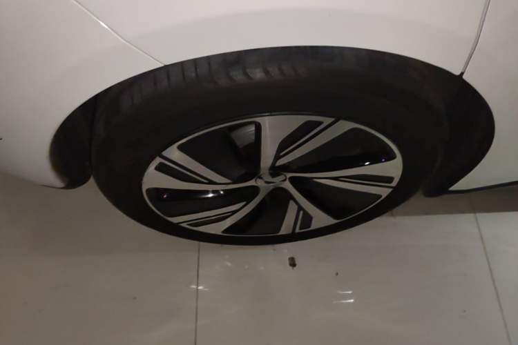 Used Nio ET5 2024 75 kWh Right Rear Wheel Hub