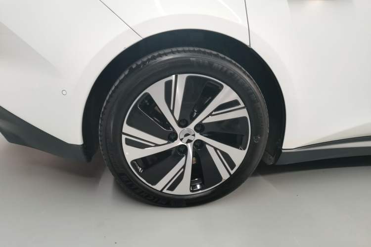 Used Nio ET5 2024 75 kWh Right Rear Wheel Hub
