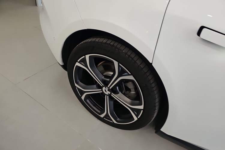 Used Nio ET5 2024 75 kWh Right Rear Wheel Hub