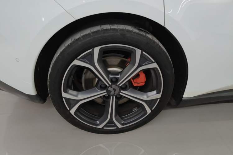 Used Nio ET5 2024 75 kWh Right Rear Wheel Hub