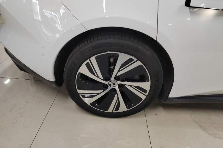 Used Nio ET5 2024 75 kWh Right Rear Wheel Hub