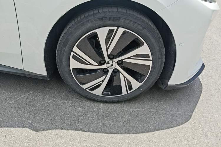 Used Nio ET5 2024 75 kWh Right Rear Wheel Hub
