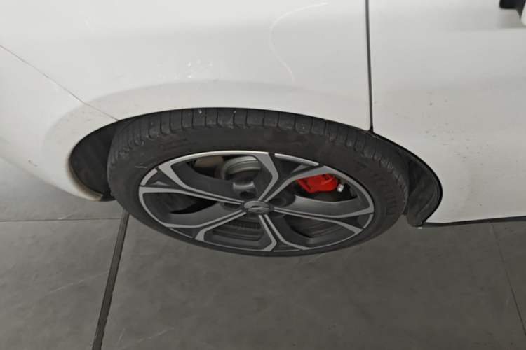 Used Nio ET5 2024 75 kWh Right Rear Wheel Hub