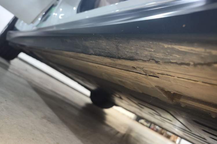 Used Nio ET5 2024 75 kWh Right Side Sill
