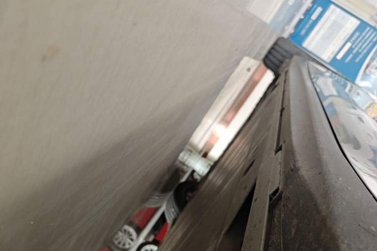 Used Nio ET5 2024 75 kWh Right Side Sill