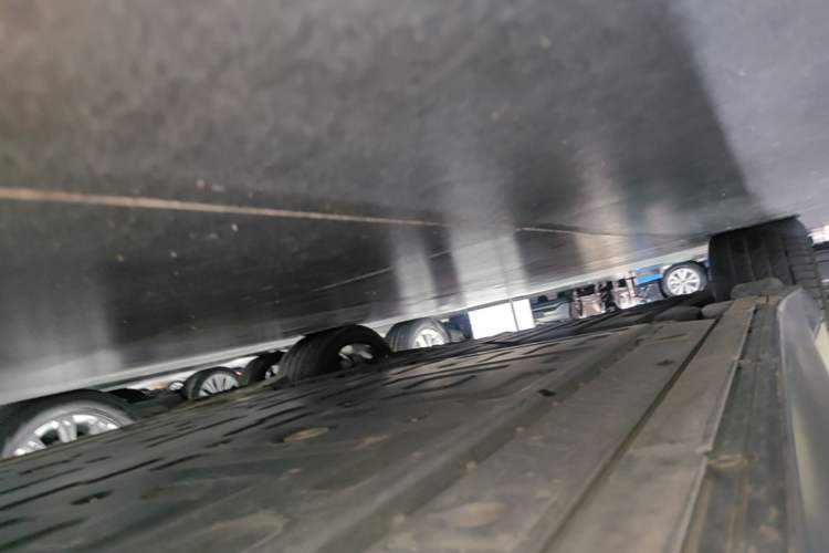 Used Nio ET5 2024 75 kWh Right Side Sill