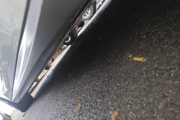 Used Nio ET5 2024 75 kWh Right Side Sill