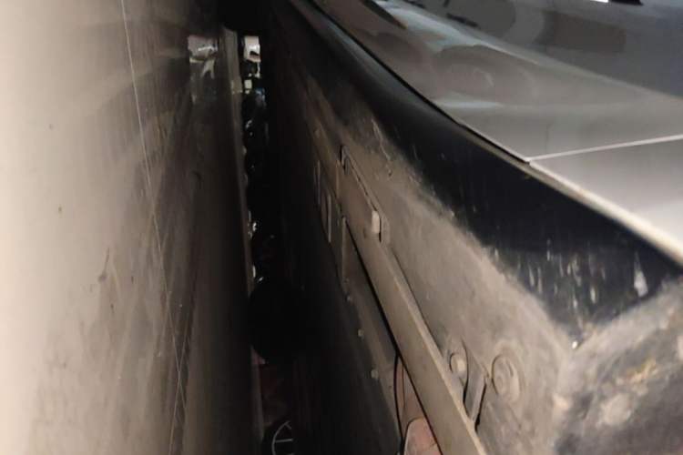 Used Nio ET5 2024 75 kWh Right Side Sill