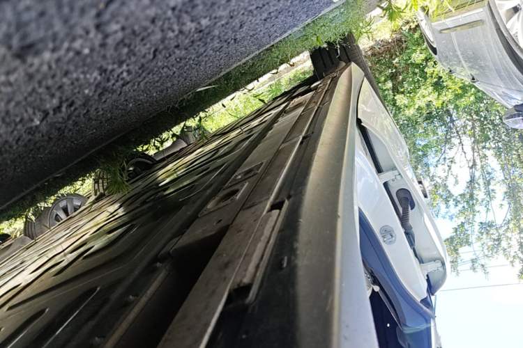 Used Nio ET5 2024 75 kWh Right Side Sill