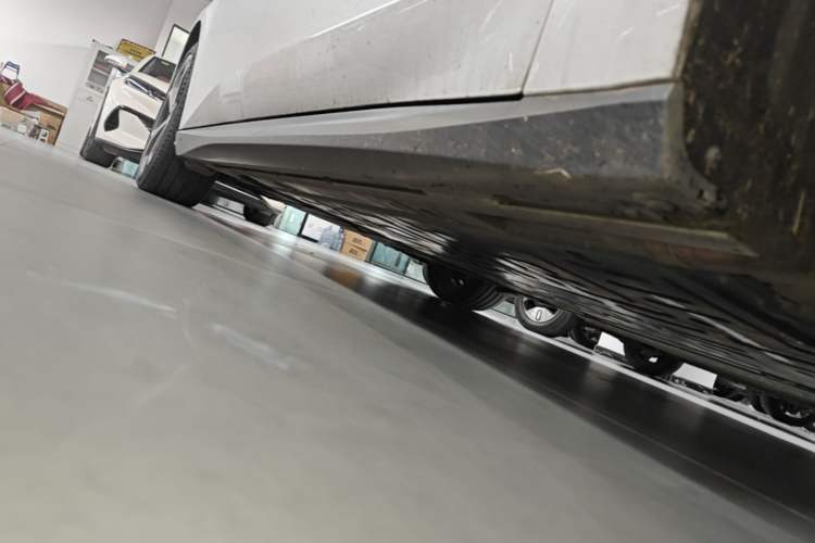 Used Nio ET5 2024 75 kWh Right Side Sill