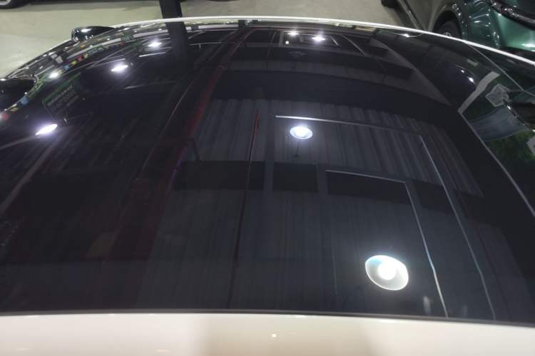 Used Nio ET5 2024 75 kWh Roof